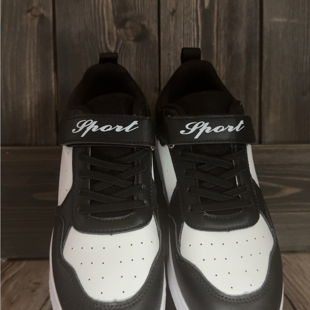 Sport Black and White girls skate Shoes with attachable wheels